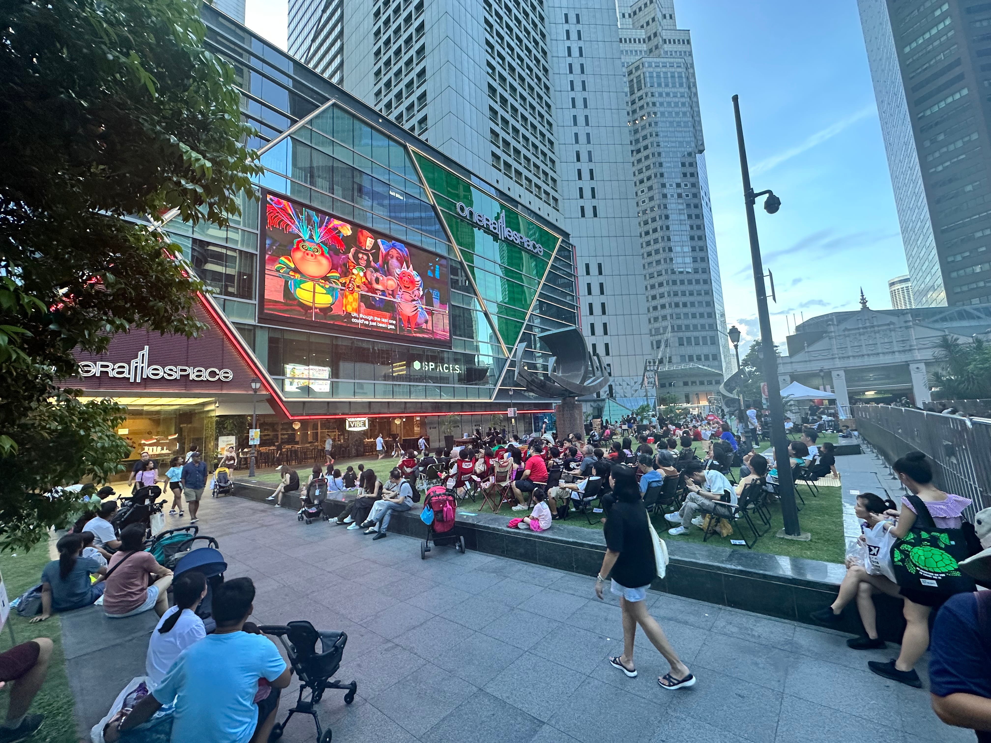 Vibrant public spaces at Raffles Place Park